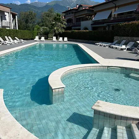 Апартаменты Lario Village Колико
